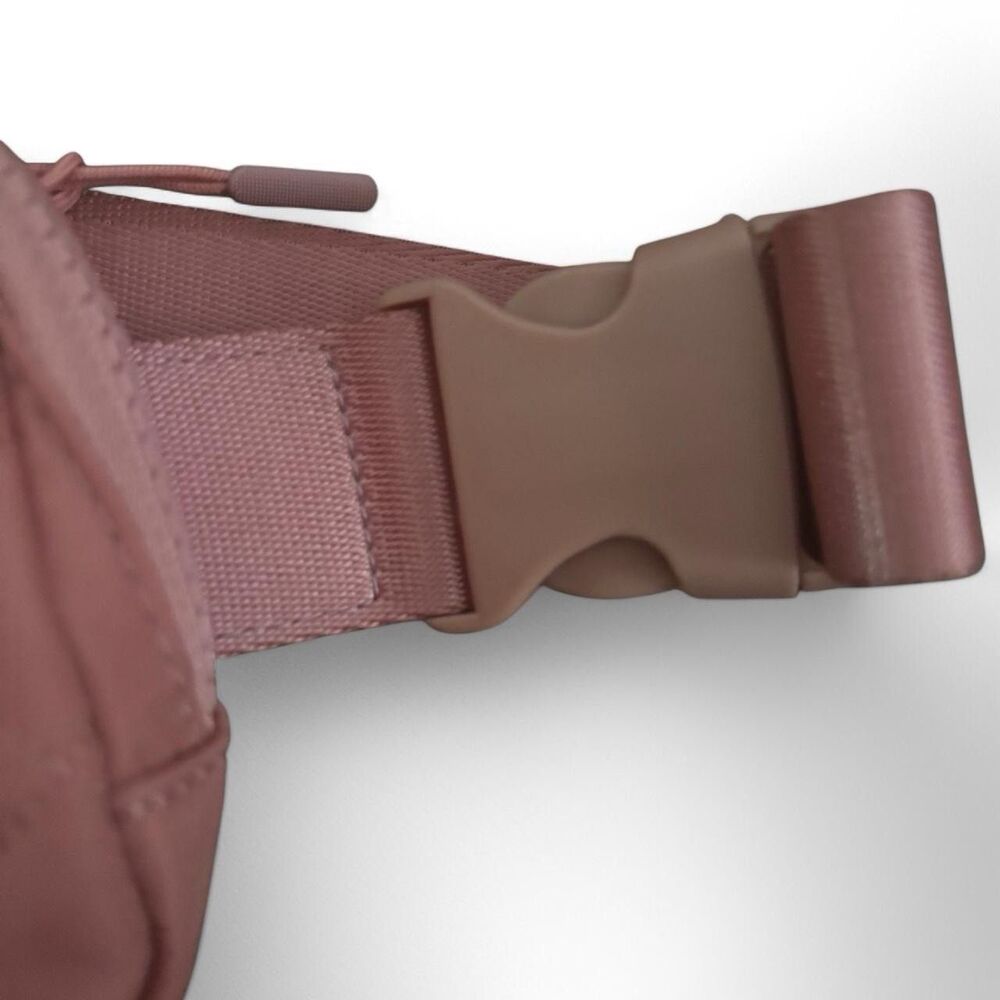 Studio NYC Quilted Fanny Pack Belt Bag Nylon Adjustable Pink OSFM Zip Close NEW - Picture 3 of 8